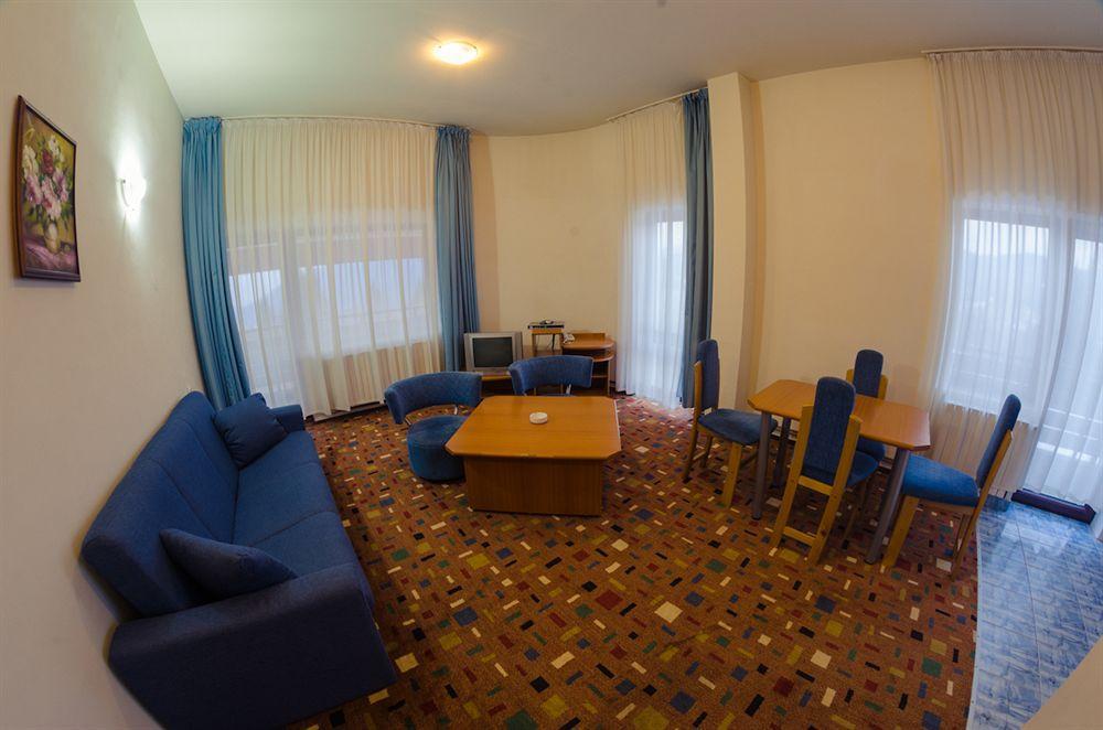 Hotel Hera Предял Экстерьер фото