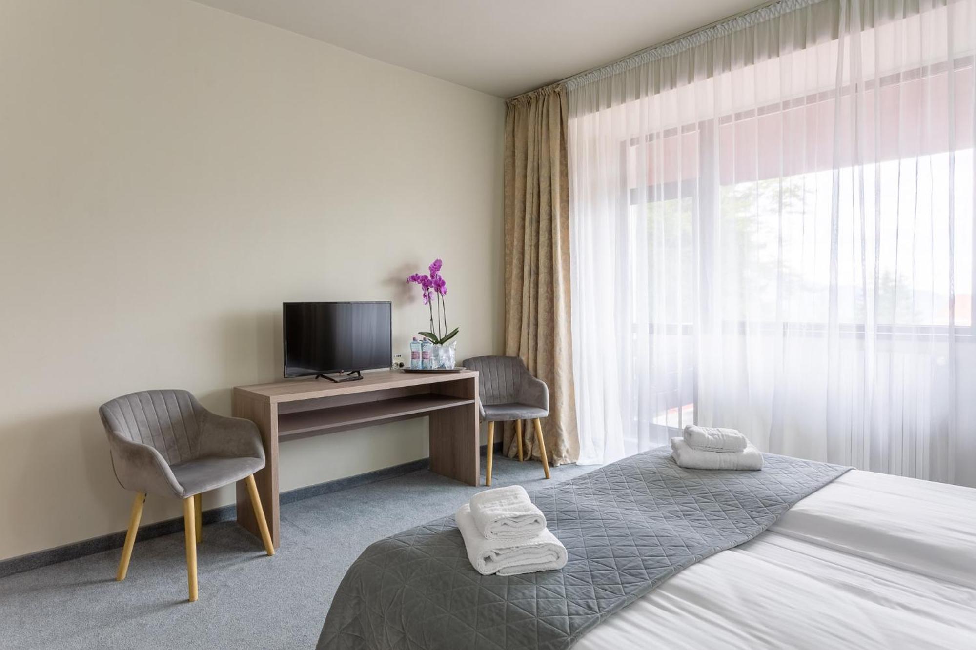 Hotel Hera Предял Экстерьер фото